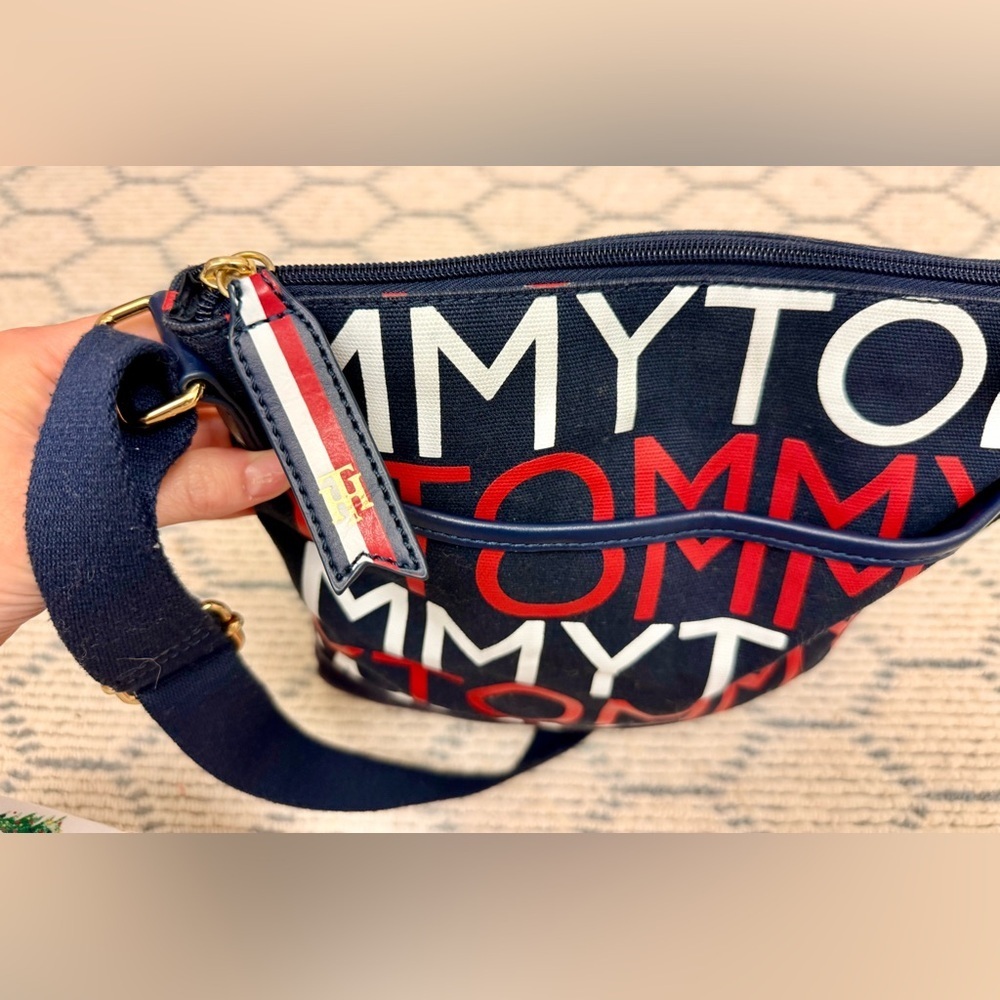 TOMMY HILFIGER Y2K Classic Navy Canvas Logo Print Adjustable Strap Crossvody - Picture 11 of 16